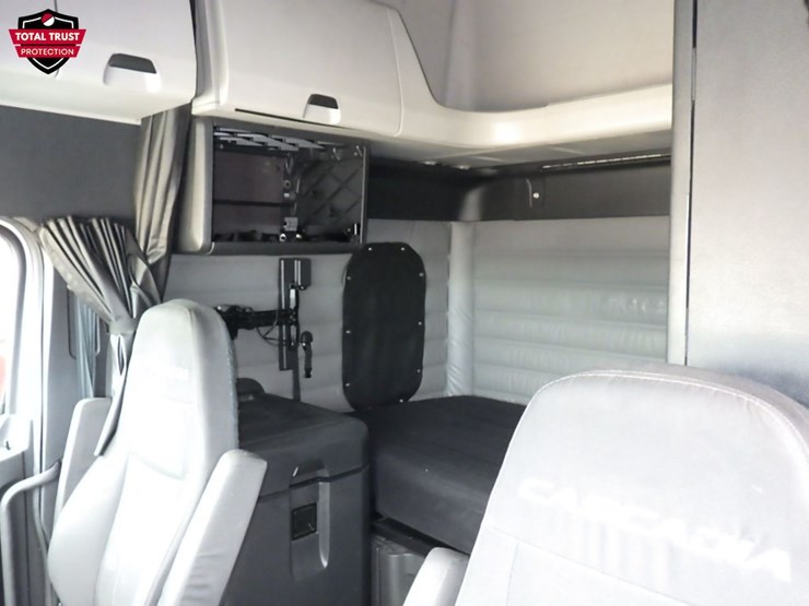 2022-freightliner-cascadia-126-image-23