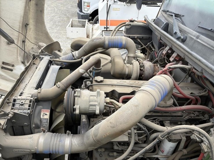 2002-freightliner-fl80-image-7