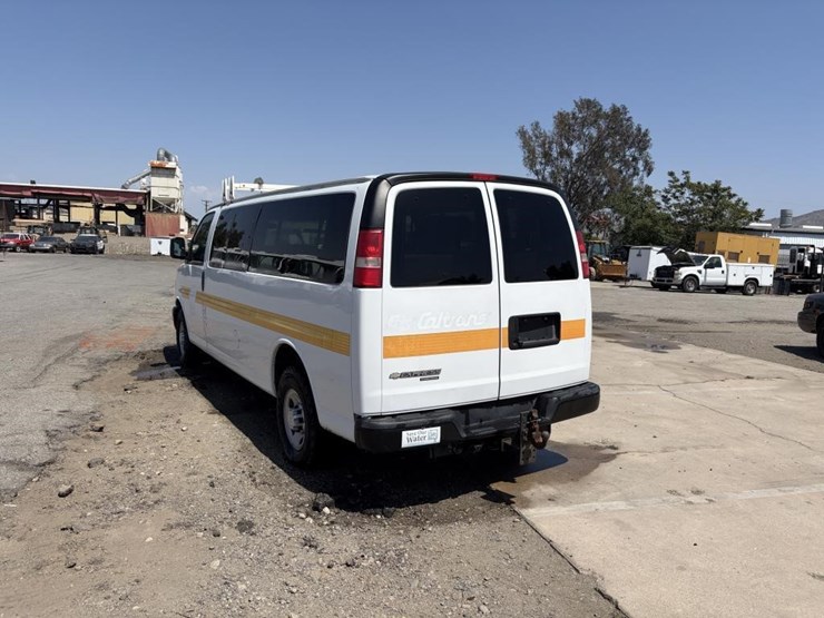 2016-chevrolet-express-3500-image-4
