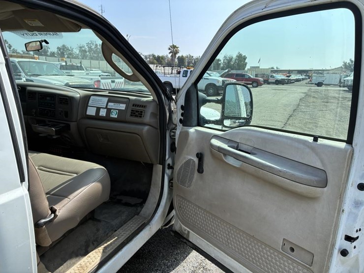 2004-ford-f350-image-9
