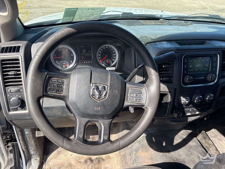 2015-dodge-3500-image-14