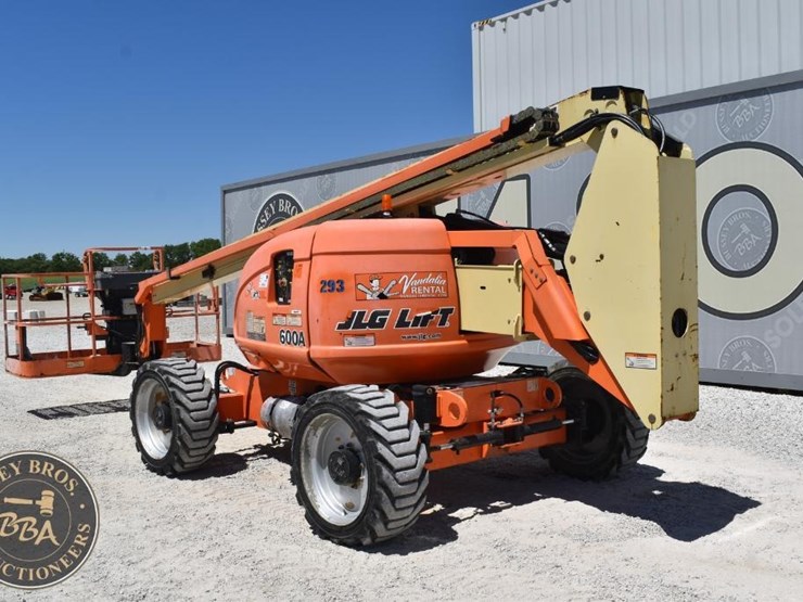 2014-jlg-600a-image-3
