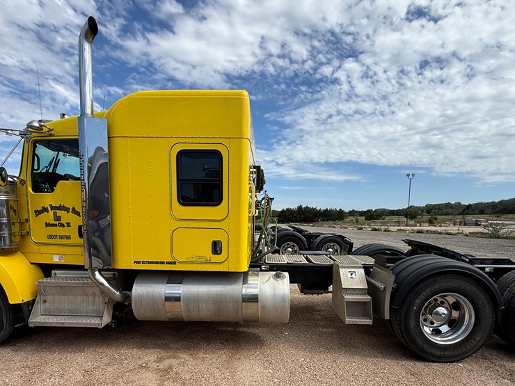 2016-kenworth-t800-image-8