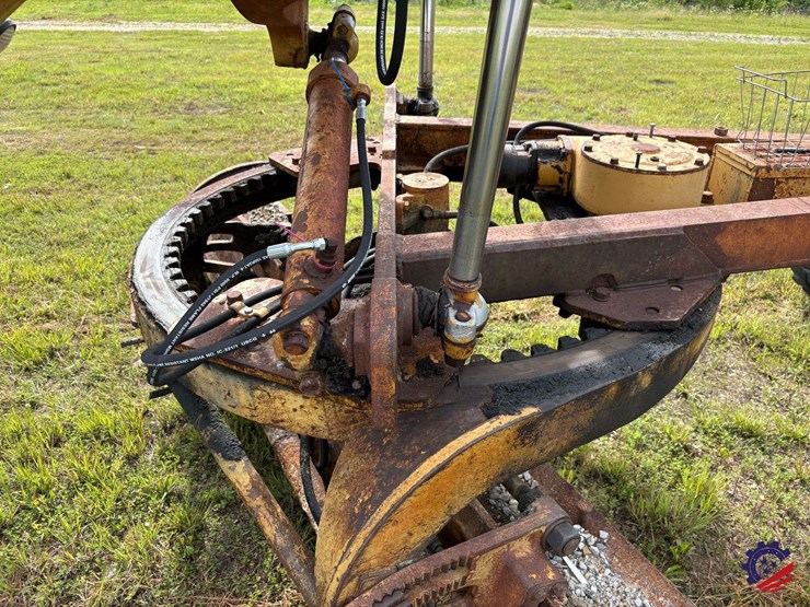 caterpillar-130g-image-79