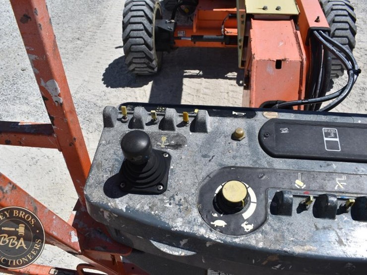 2014-jlg-600a-image-22