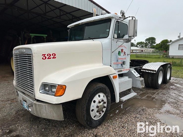 1997-freightliner-fld120-image-1