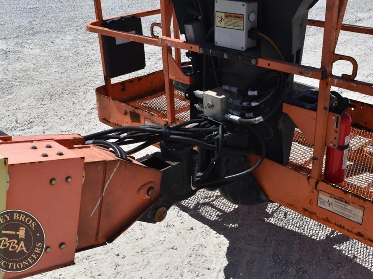 2015-jlg-600s-image-20