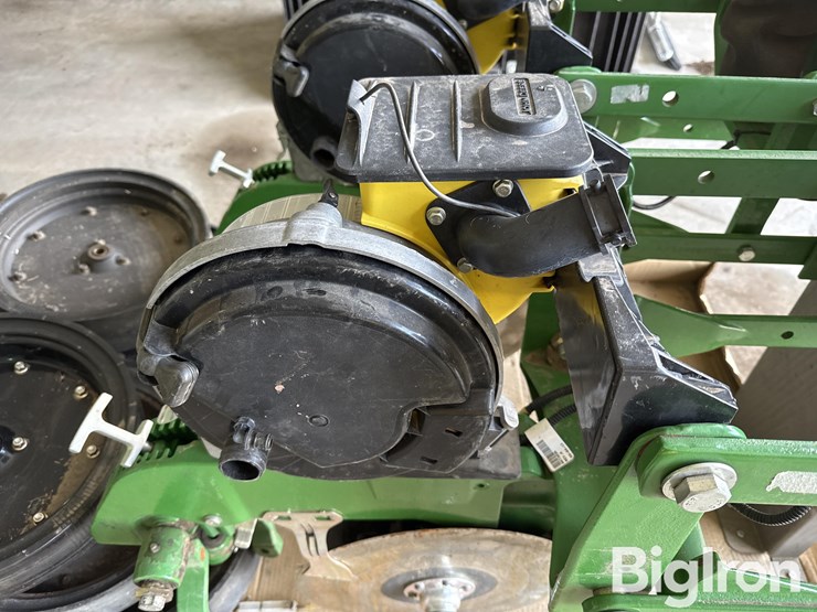 john-deere-planter-row-unit-image-18