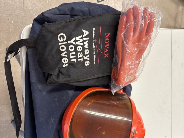 #4032-•-bag-of-electrical-safety-equipment-image-3