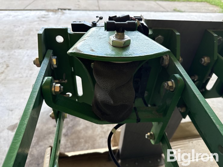 john-deere-planter-row-unit-image-15