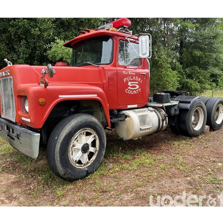 1983 MACK R686ST