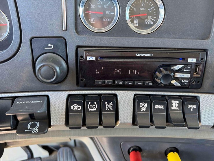 2021-kenworth-t880-image-30
