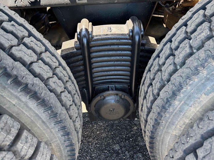 1992-mack-rd690sx-image-12