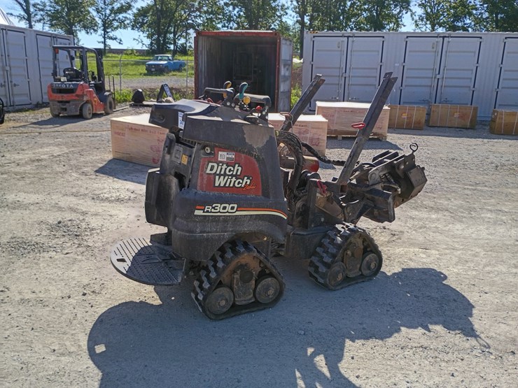2017-ditch-witch-r300-image-8