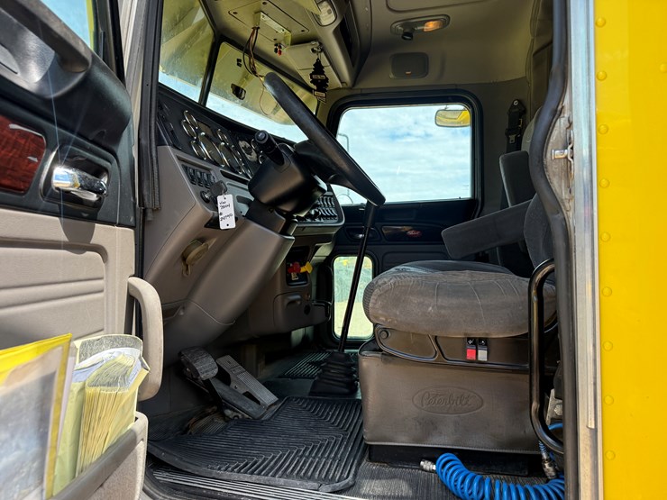 2014-peterbilt-389-image-8