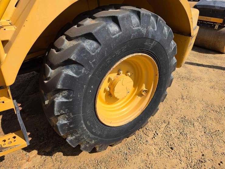 2012-deere-344j-image-13