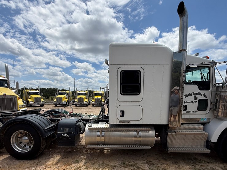 2016-kenworth-t800-image-4