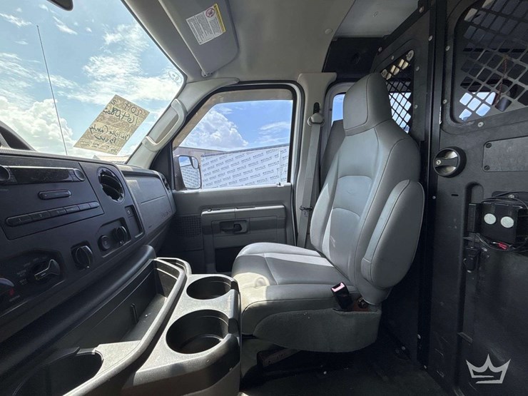2014-ford-e-150-cargo-van-image-11