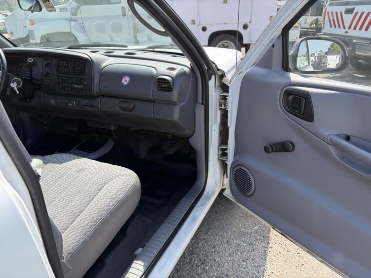 2000-dodge-dakota-image-11