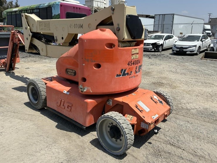 2011-jlg-e400ajpn-image-23