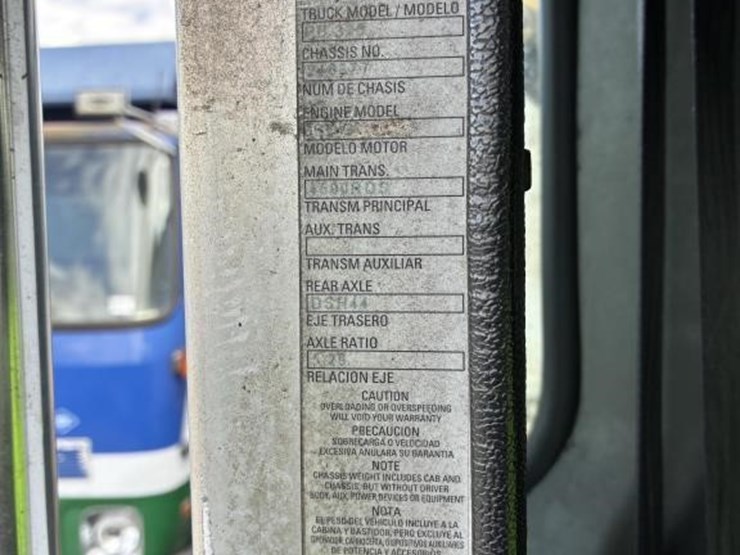 2014-peterbilt-320-image-23