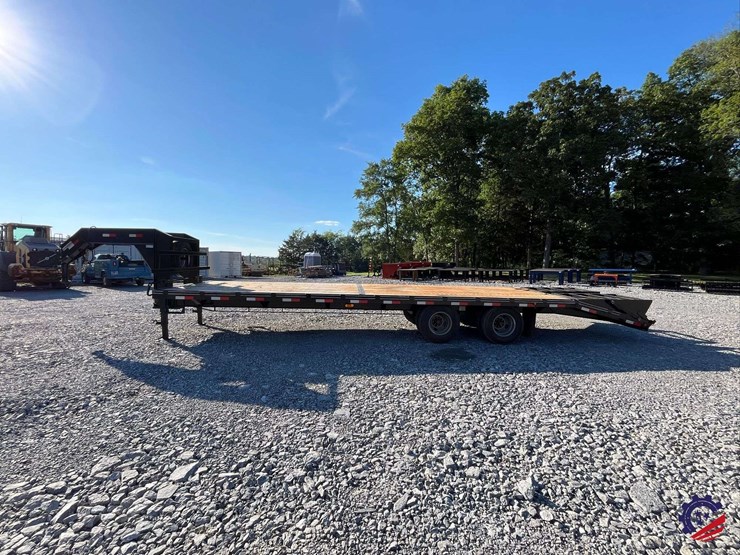 2025-c-&-w-trailers-dual-t/a-flatbed-gooseneck-trailer-image-2