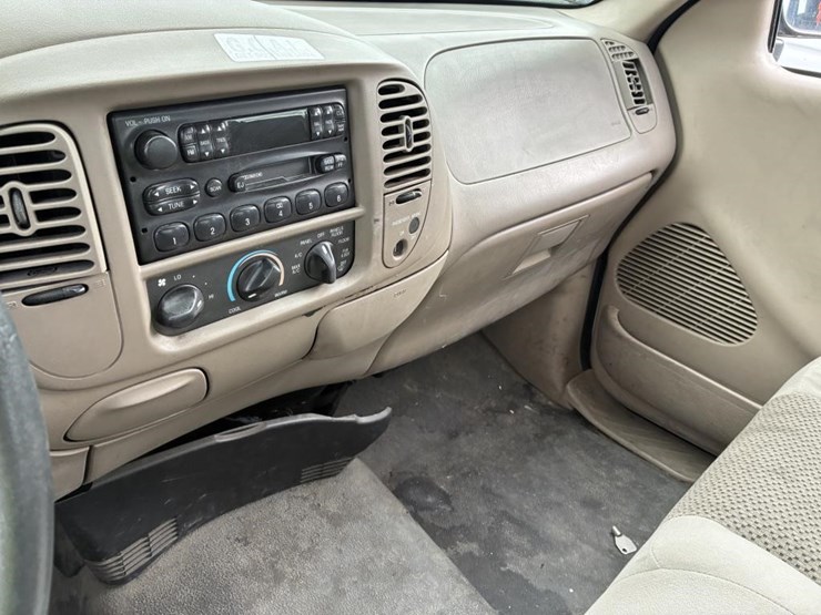 2004-ford-f150-xl-image-19