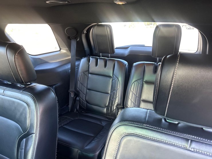 2016-ford-explorer-platinum-image-23