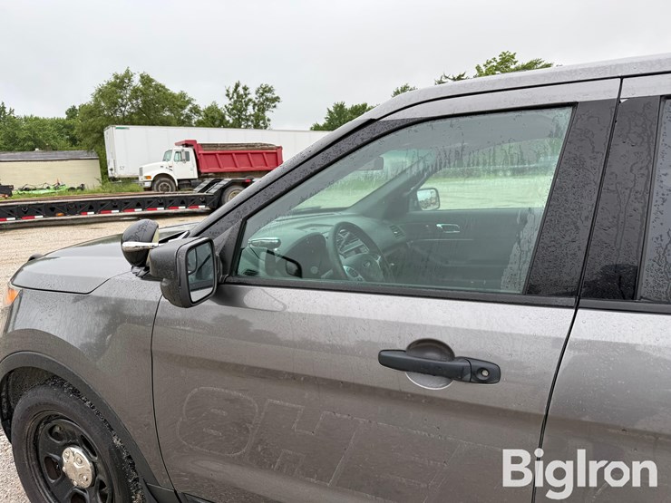 2015-ford-explorer-police-interceptor-image-18