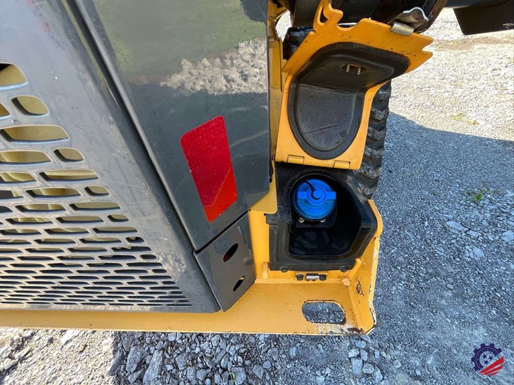 2020-deere-331g-image-33