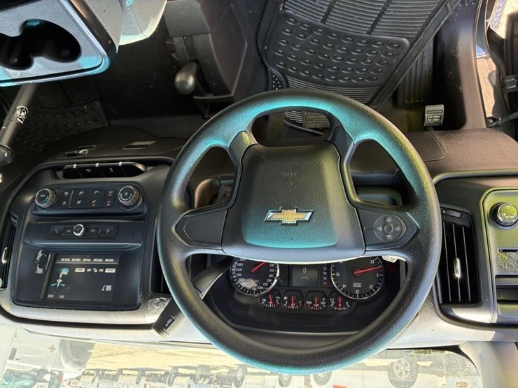 2019-chevrolet-silverado-1500-image-14