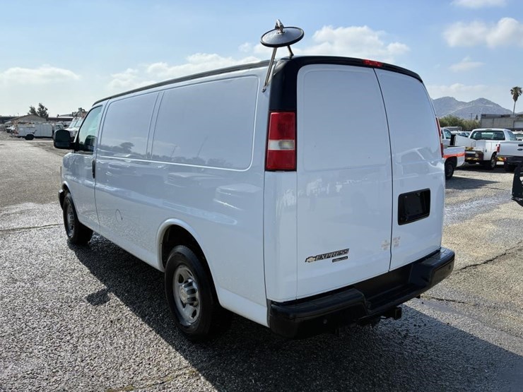 2014-chevrolet-express-2500-image-4