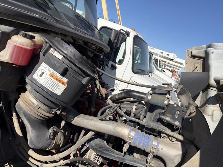 2012-freightliner-114sd-image-9