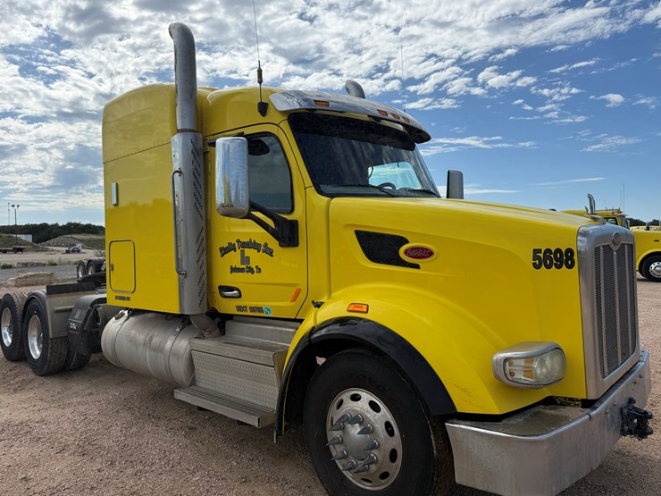 2018-peterbilt-567-image-3