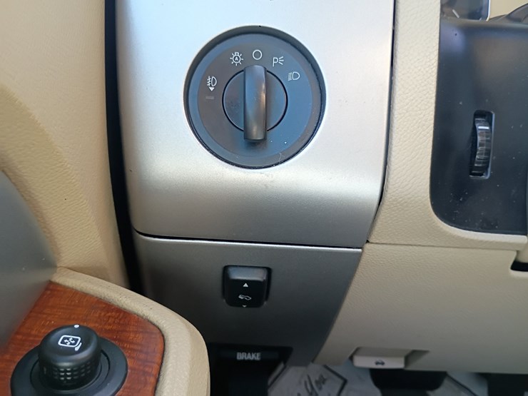 2010-ford-expedition-image-56