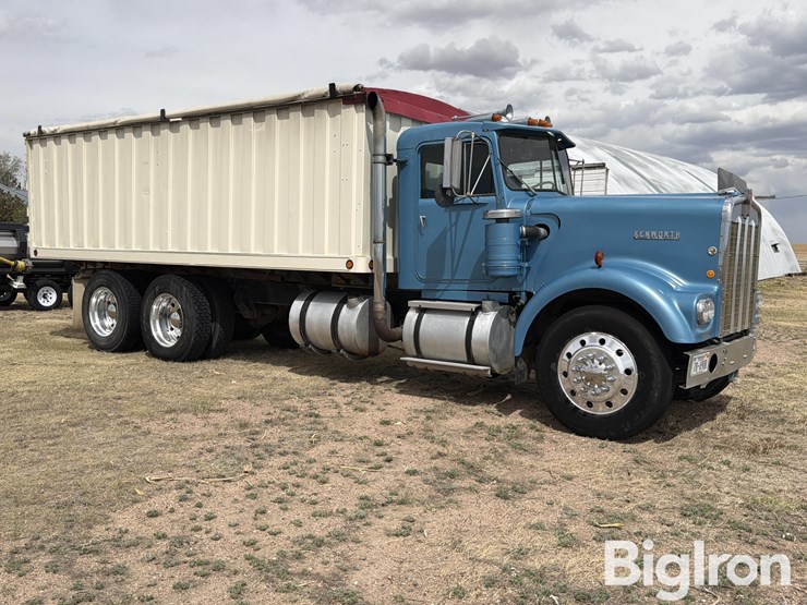 1969-kenworth-w923-image-3