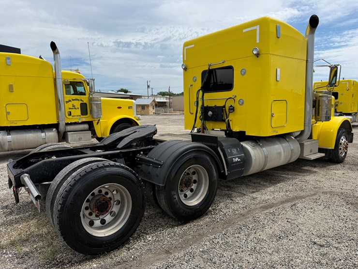 2014-peterbilt-389-image-5