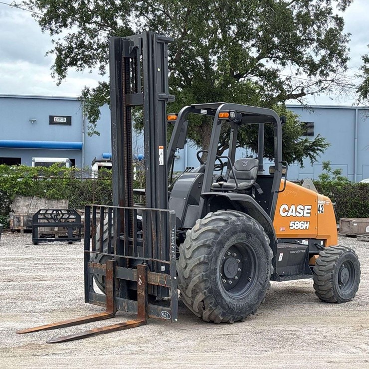 2024 CASE 586H