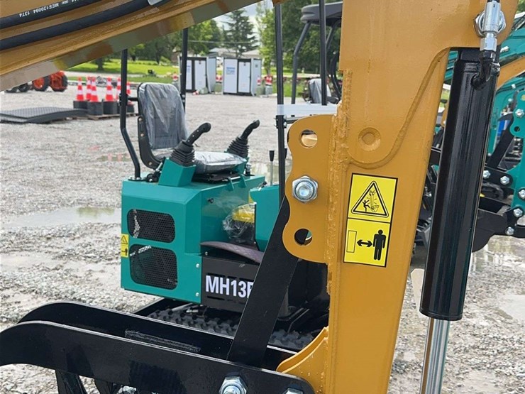 cfg-industrial-h13r-mini-excavator-image-14