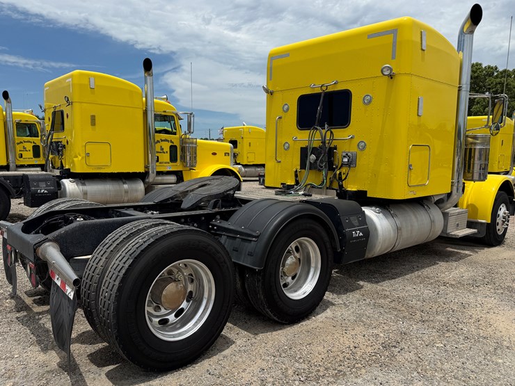 2014-peterbilt-389-image-5