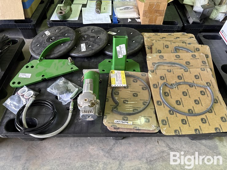john-deere-planter-vacuum-seals/closing-wheel-assembly/bracket/opening-shank/down-psi-air-compressor-image-2