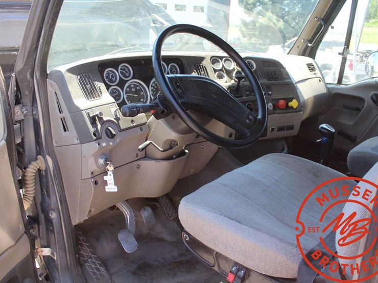 2006-sterling-l9500-image-46