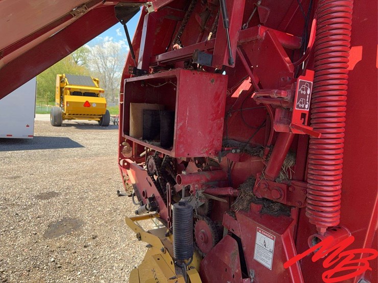 new-holland-br7090-image-11