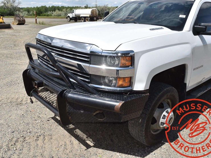 2015-chevrolet-3500-image-14