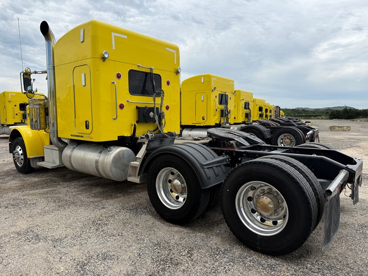 2014-peterbilt-389-image-7