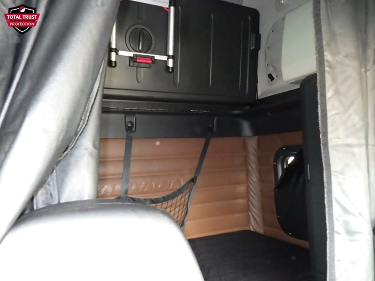 2021-freightliner-cascadia-126-image-5