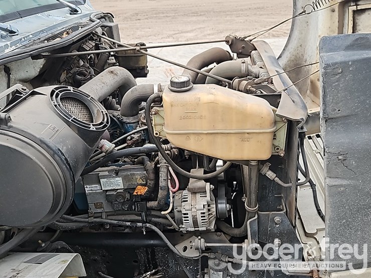 2000-international-4700-image-19