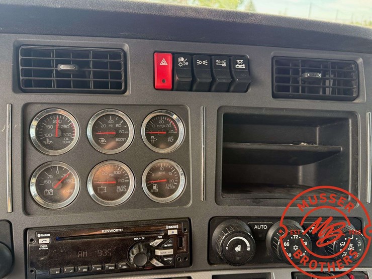 2020-kenworth-t680-image-31
