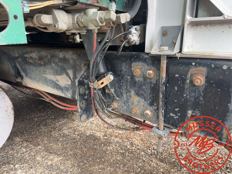 1997-freightliner-fld120-image-44