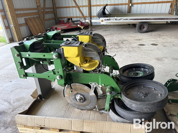 john-deere-planter-row-unit-image-8